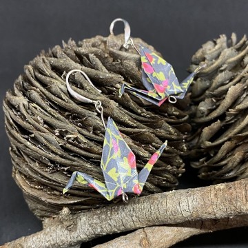 Boucles d'oreilles en alliage de laiton avec grues noires en origami