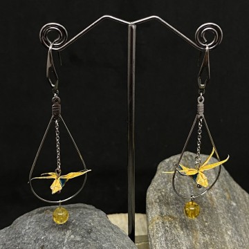 Boucles d'oreilles en acier inoxydable avec une libellule en origami et une perle en citrine