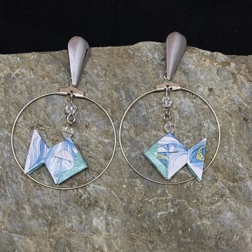Créoles en acier inoxydable argent avec poisson en origami et perles en cristal blanc