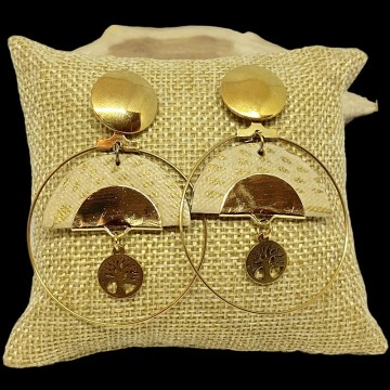 Boucles d'oreilles artisanales avec clous et charms en acier inoxydable or et demi-lunes origami en papier vernis.