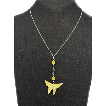 Collier chocker en acier inoxydable avec un papillon en origami et des perles de lave et d'agate jaune