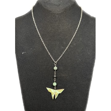 Collier chocker en acier inoxydable avec un papillon en origami et des perles de lave et de turquoise africaine