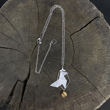 Collier ras de cou en acier inoxydable argent, papier calque vernis et perle en jaspe paysage.