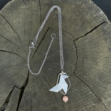 Collier ras de cou en acier inoxydable argent, papier calque vernis et perle en rhodonite.