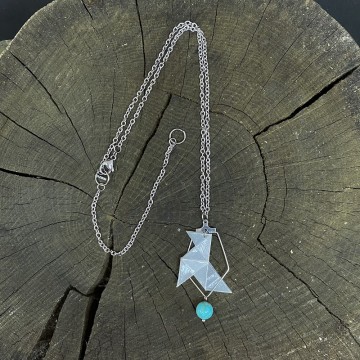 Collier ras de cou en acier inoxydable argent, papier calque vernis et perle en turquoise.