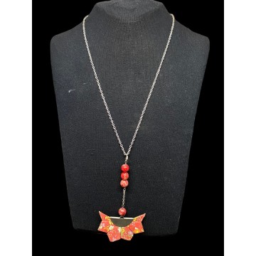 Collier en acier inoxydable argent, papier  vernis rouge et perles en jaspe rouge