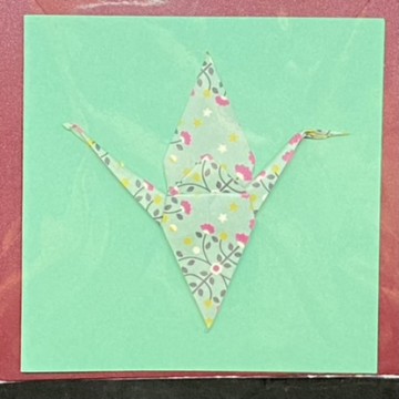 Carte ou faire-part carré avec une grue origami
